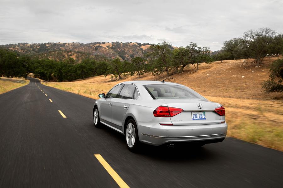  Volkswagen Passat TSI 2016 года  (фото 7 из 33)